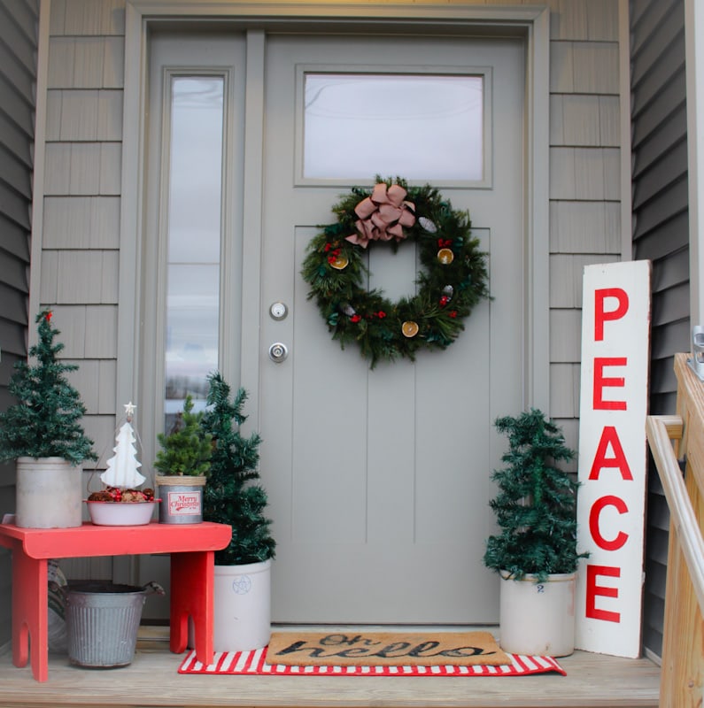 Small Porch Christmas Decor